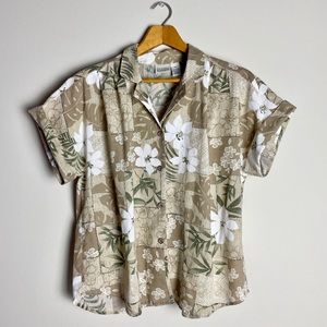 🌺 Tan Hawaiian Button-Up Short Sleeved Shirt